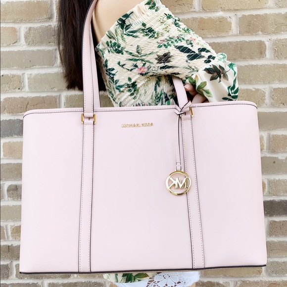 Michael Kors Handbags - 👜💕- NWT Michael Kors Laptop Tote Pink LARGE